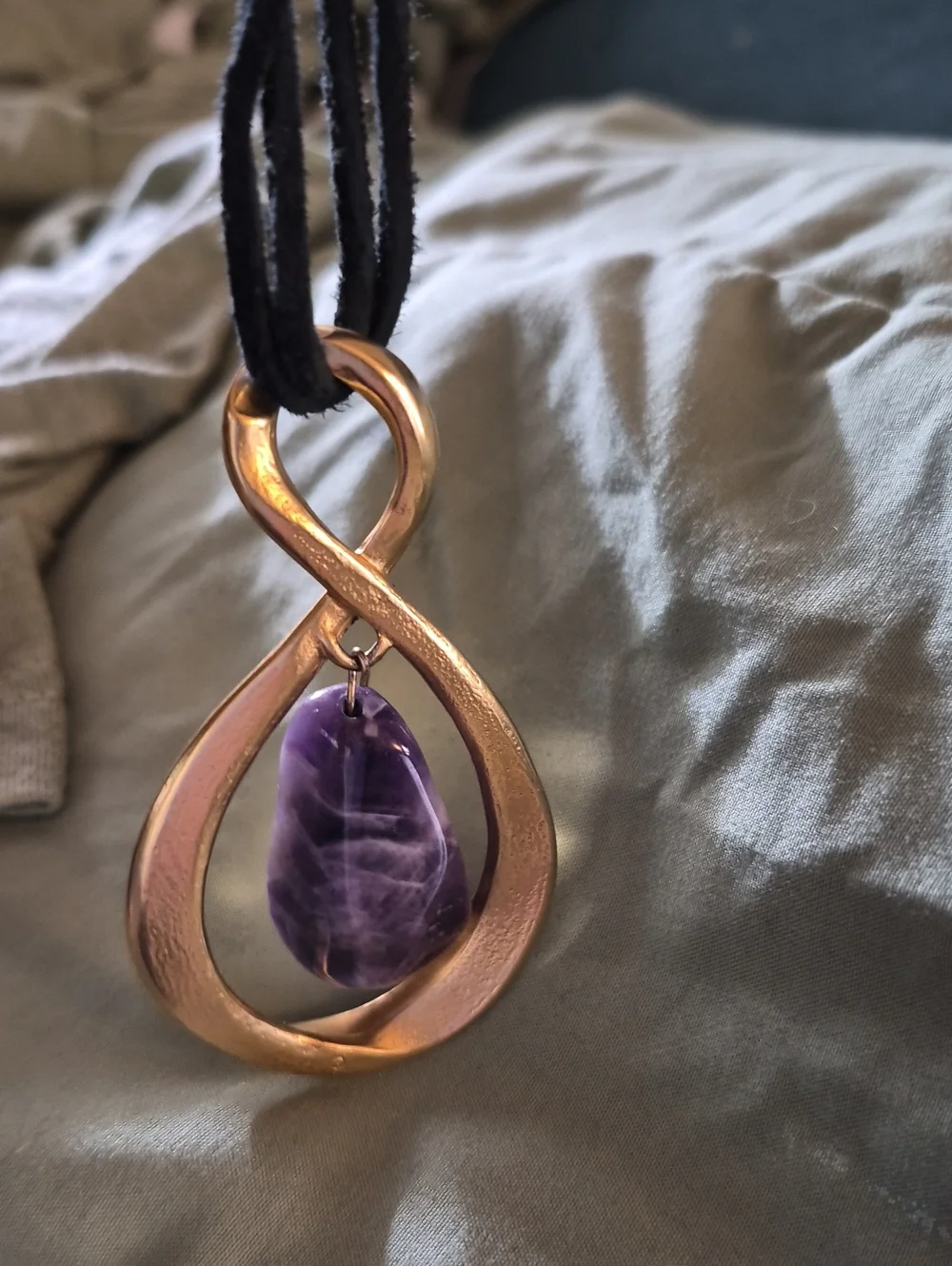 Vintage Avon Gold Infinity Amethyst Stone Dangle pendant Necklace